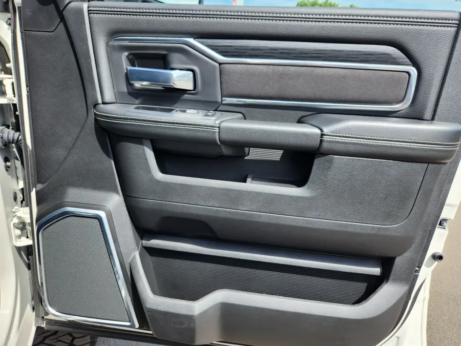 2024 RAM 3500 Laramie | Photo 17 of 33