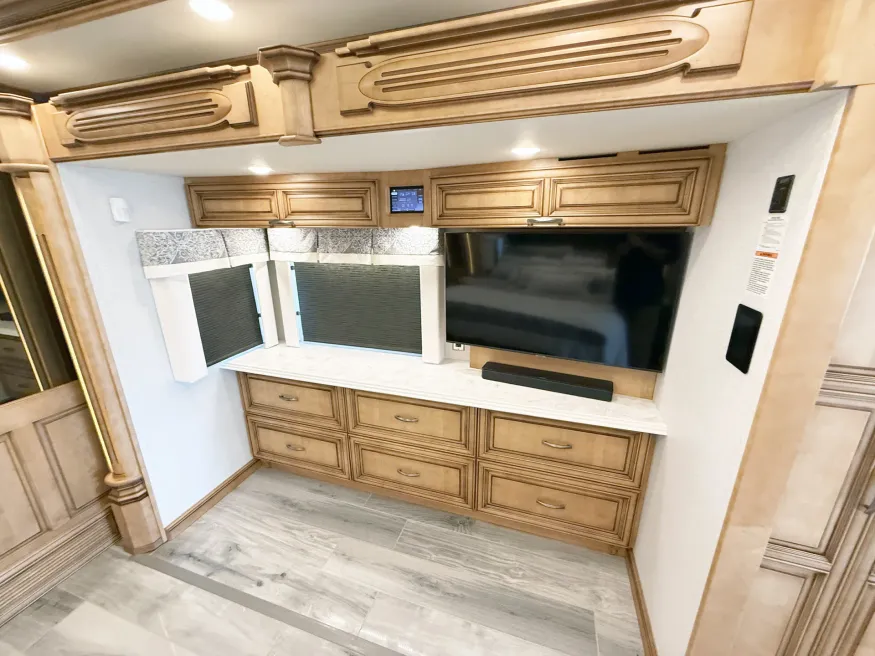 2022 Newmar Essex 4551 | Photo 14 of 32