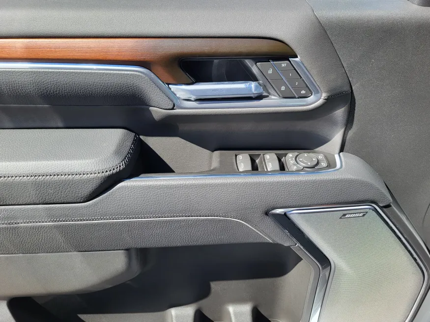 2026 GMC Sierra 3500HD Denali | Photo 18 of 25