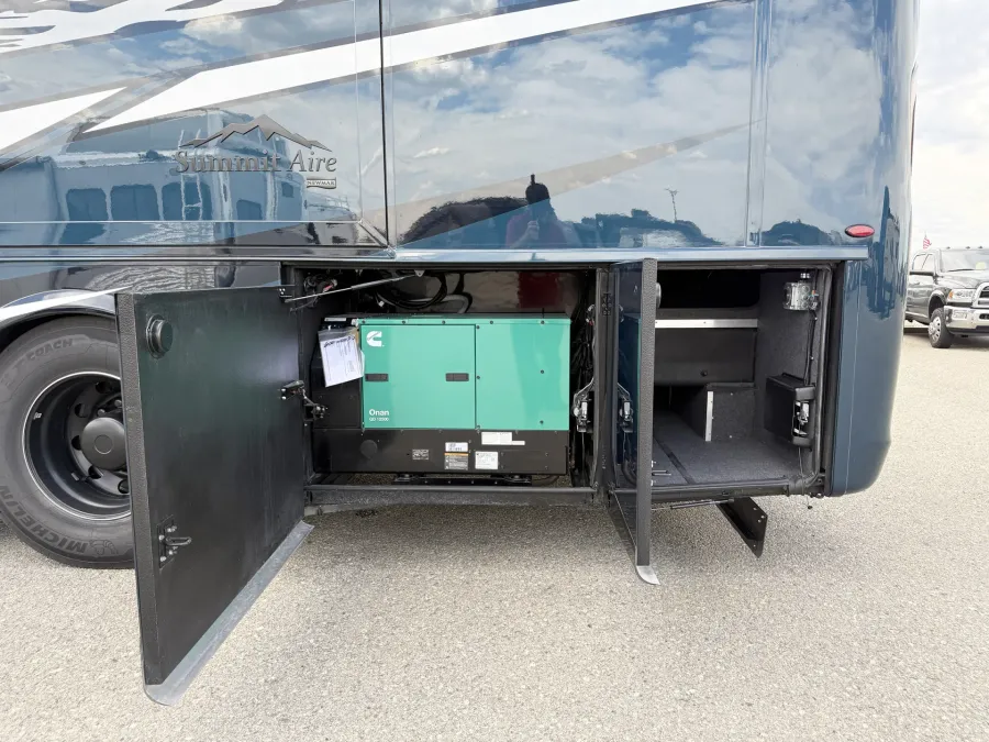 2026 Newmar Summit Aire 4505 | Photo 30 of 32