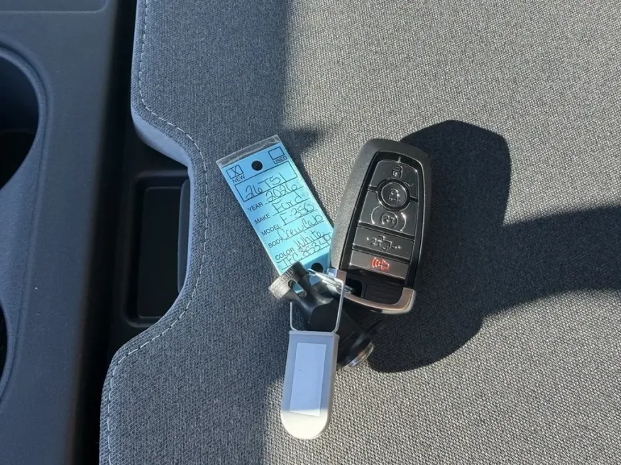 2026 Ford Super Duty F-350 | Photo 18 of 23