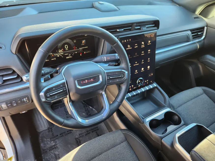 2025 GMC Terrain AWD Elevation | Photo 7 of 28