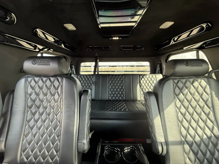 2024 Freightliner M2 112 Laredo | Photo 3 of 29