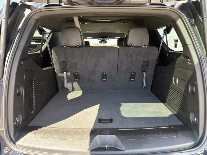2024 GMC Yukon XL SLT | Photo 8 of 22