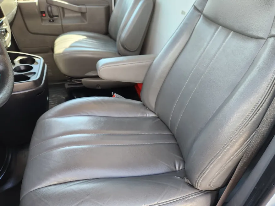 2022 GMC Savana Commercial Cutaway CUTWAY | Photo 7 of 20