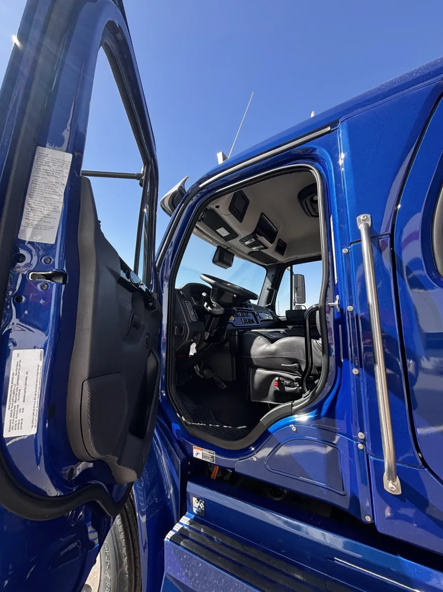 2025 Freightliner M2 106 Summit Hauler | Photo 6 of 27