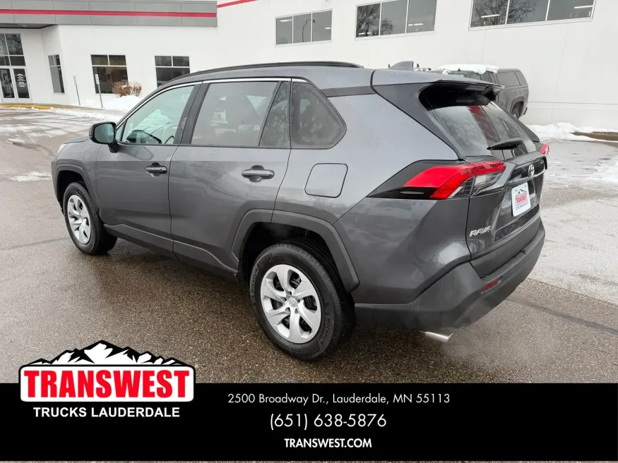 2021 Toyota RAV4 LE | Photo 2 of 23