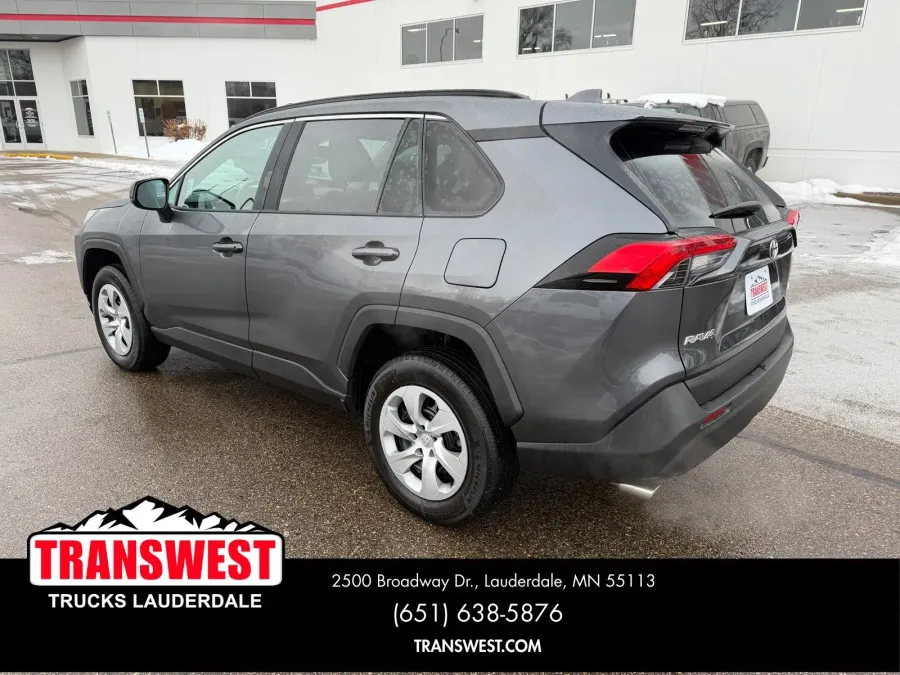 2021 Toyota RAV4 LE | Photo 2 of 23