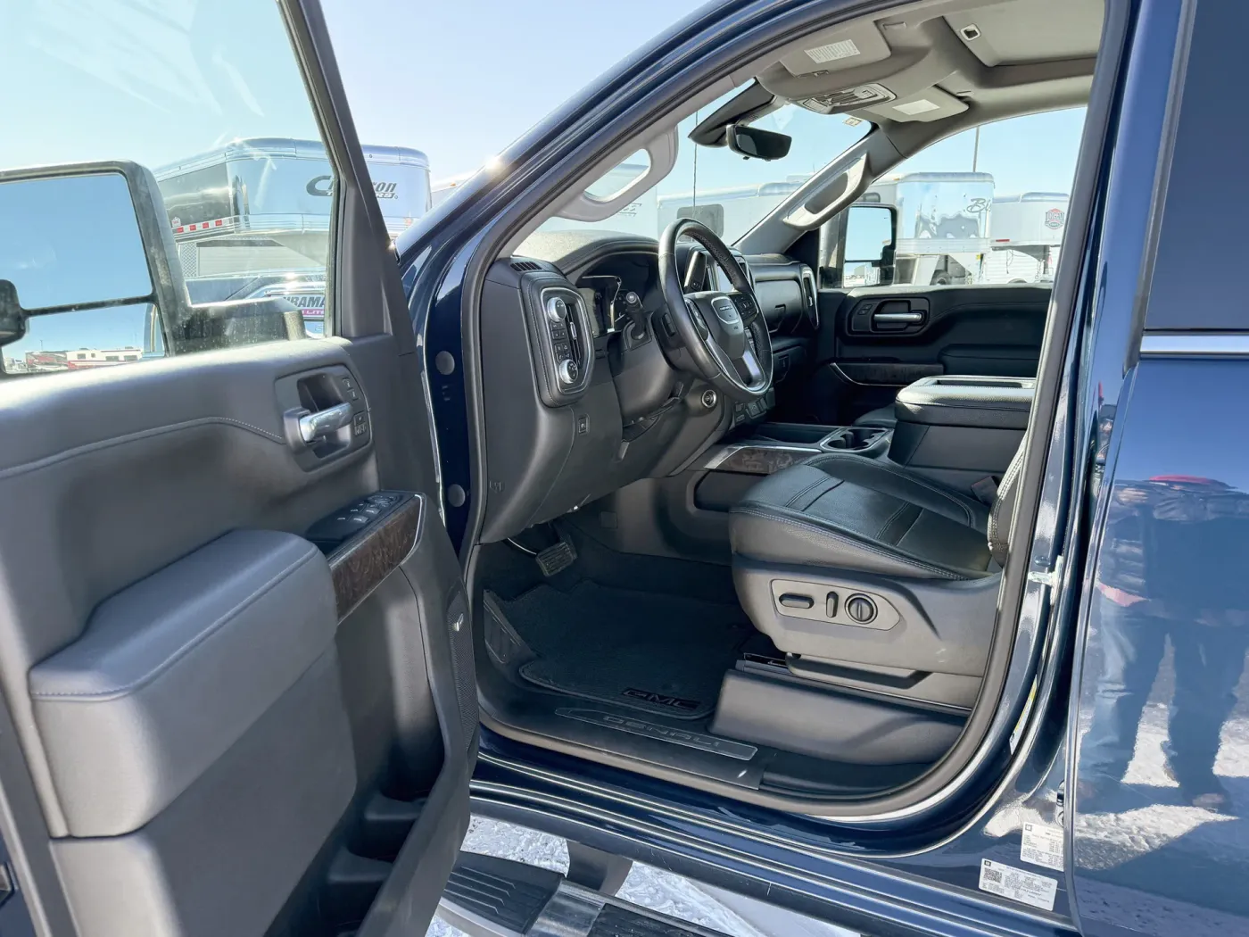 2020 GMC 3500HD Crew Cab Sierra Denali | Photo 3 of 22