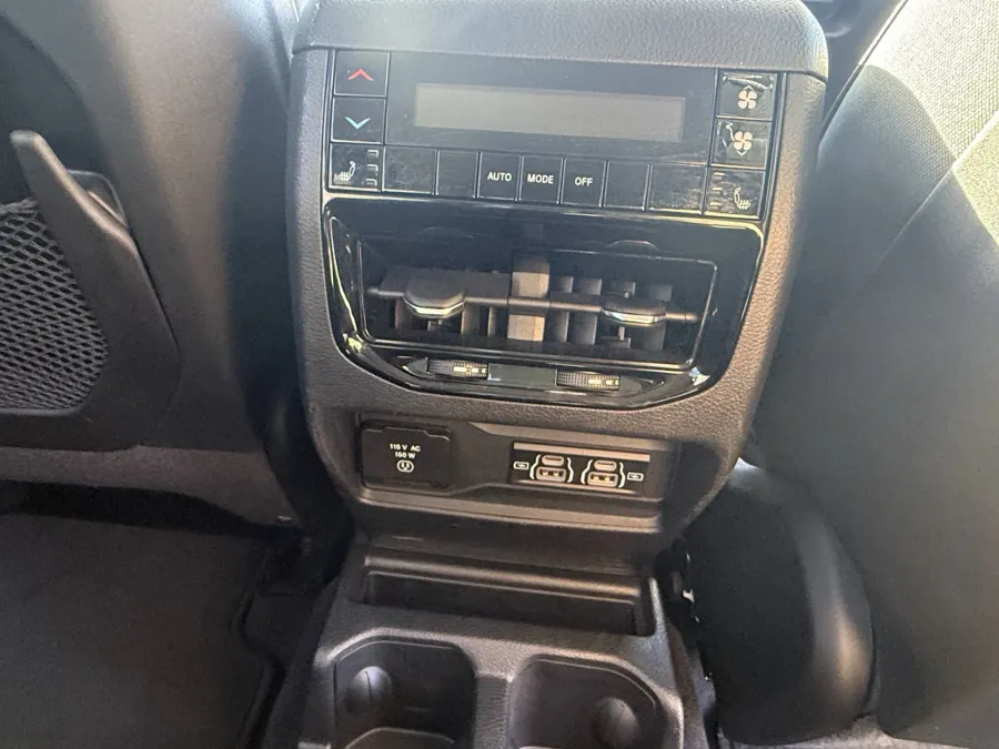 2023 Jeep Grand Cherokee L Limited | Photo 10 of 17