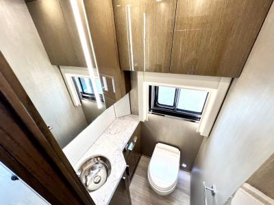 2023 Newmar King Aire 4531 | Thumbnail Photo 16 of 46
