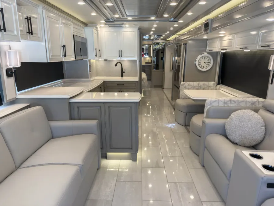 2027 Newmar London Aire 4569 | Photo 3 of 45