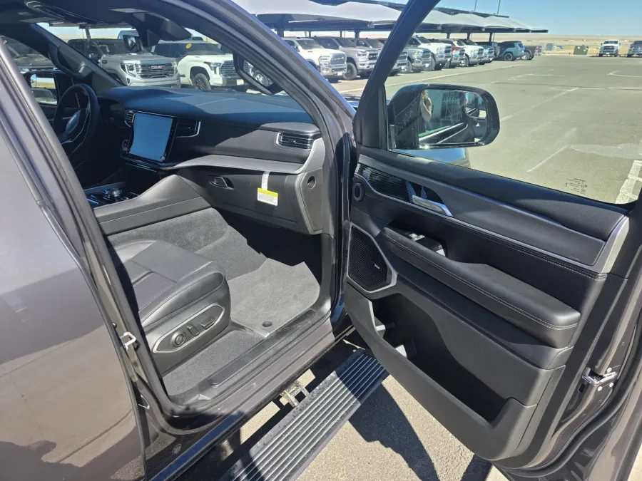 2026 Jeep Grand Wagoneer Limited Reserve | Photo 21 of 29
