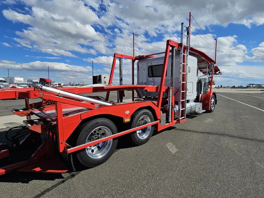 2020 Peterbilt 389 | Photo 5 of 30