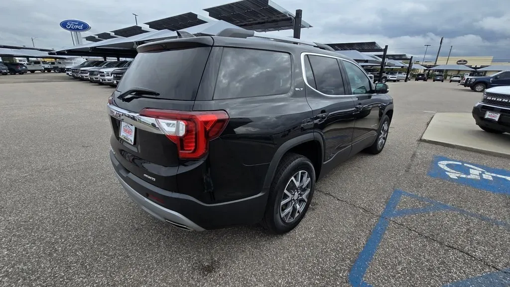 2023 GMC Acadia | Photo 5 of 30