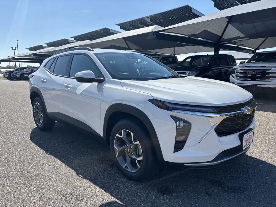 2025 Chevrolet Trax LT | Photo 6 of 20