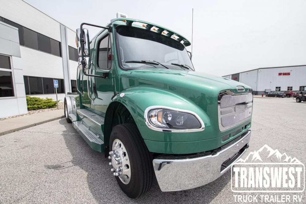 2022 Freightliner M2 106 | Photo 7 of 18
