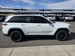 2025 Jeep Grand Cherokee Altitude | Thumbnail Photo 4 of 31