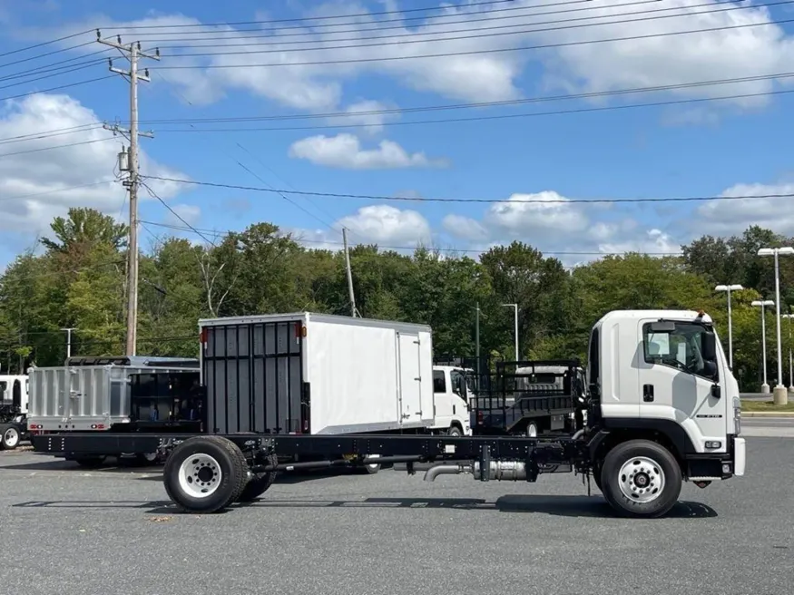 2025 Isuzu NPR-HD DIESEL | Photo 3 of 19