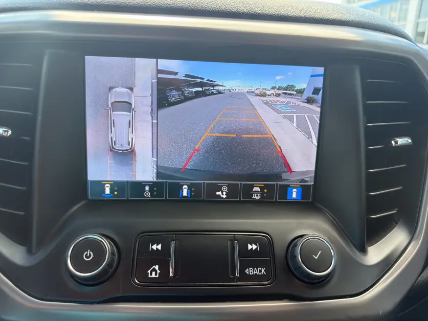 2023 GMC Acadia AT4 | Photo 12 of 25