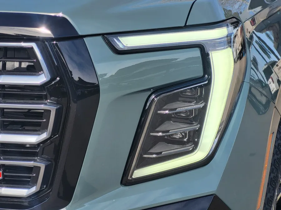 2026 GMC Yukon AT4 | Photo 7 of 26