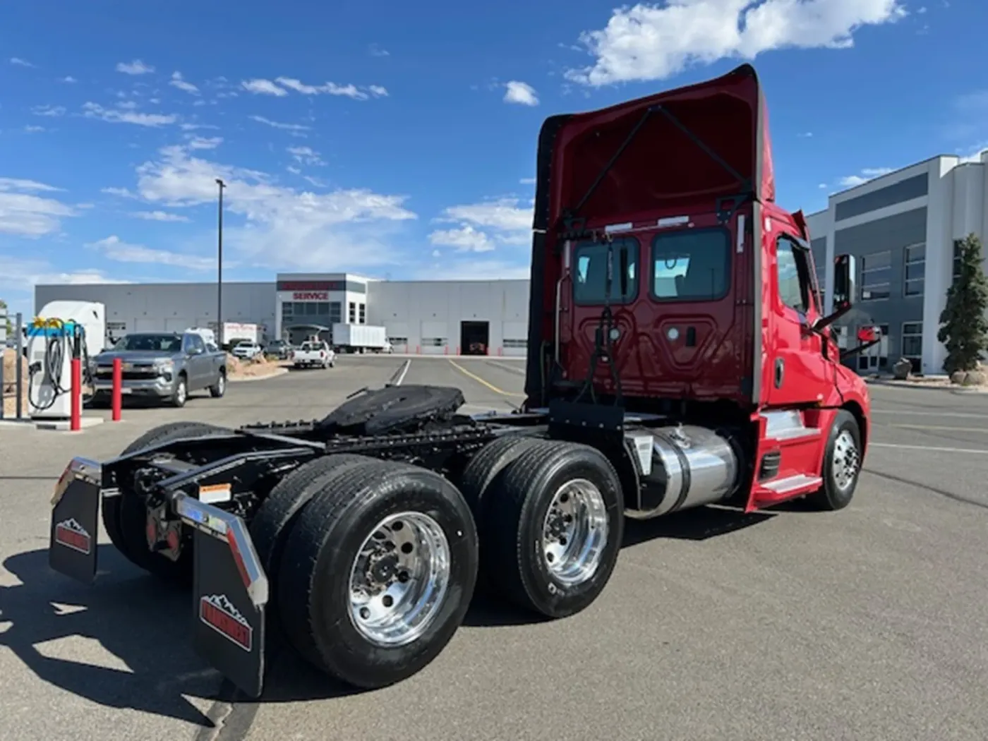 2023 Freightliner Cascadia 126 | Photo 4 of 13