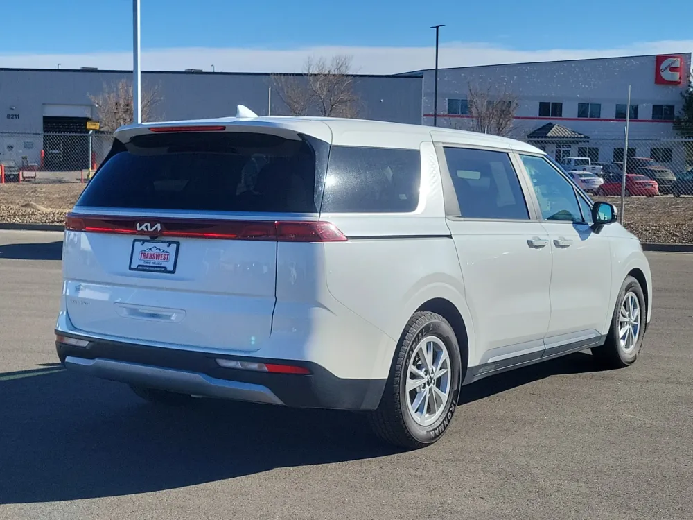 2024 Kia Carnival LX