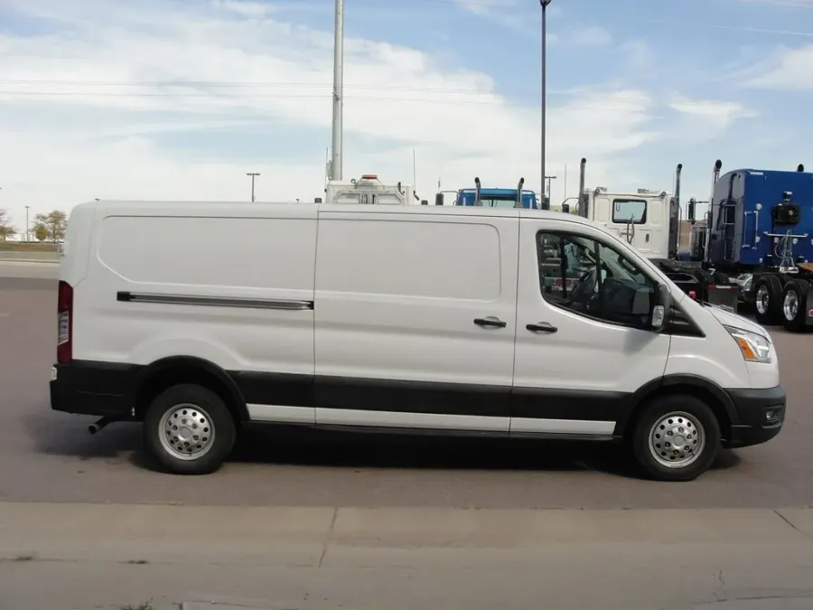 2022 Ford Transit-150 Base | Photo 4 of 13