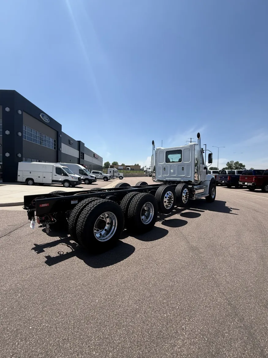2027 Western Star 49X | Photo 4 of 13