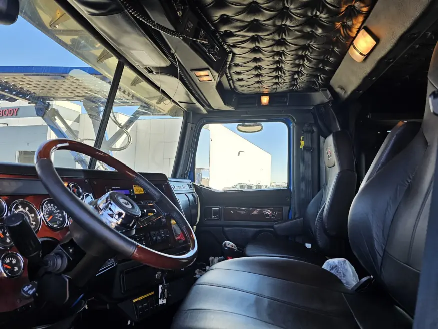 2020 Western Star 4900FA | Photo 3 of 14