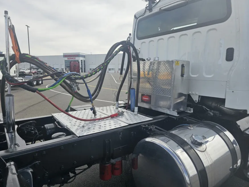 2023 Freightliner M2 112 | Photo 5 of 21