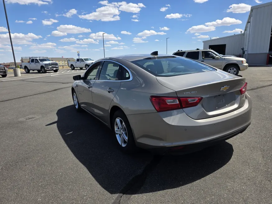 2022 Chevrolet Malibu LS | Photo 7 of 21