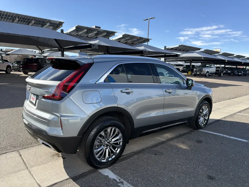 2025 Cadillac XT4 AWD Premium Luxury | Photo 4 of 21