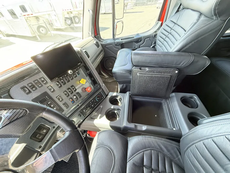 2023 Freightliner M2 106 Summit Hauler | Photo 8 of 24