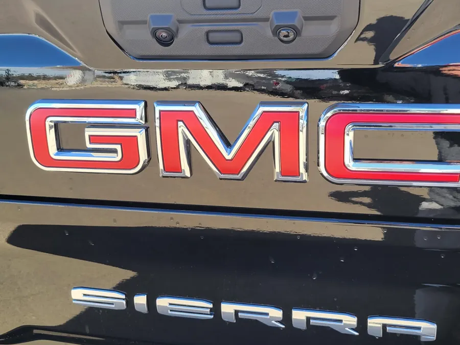 2026 GMC Sierra 2500HD AT4X | Photo 10 of 33