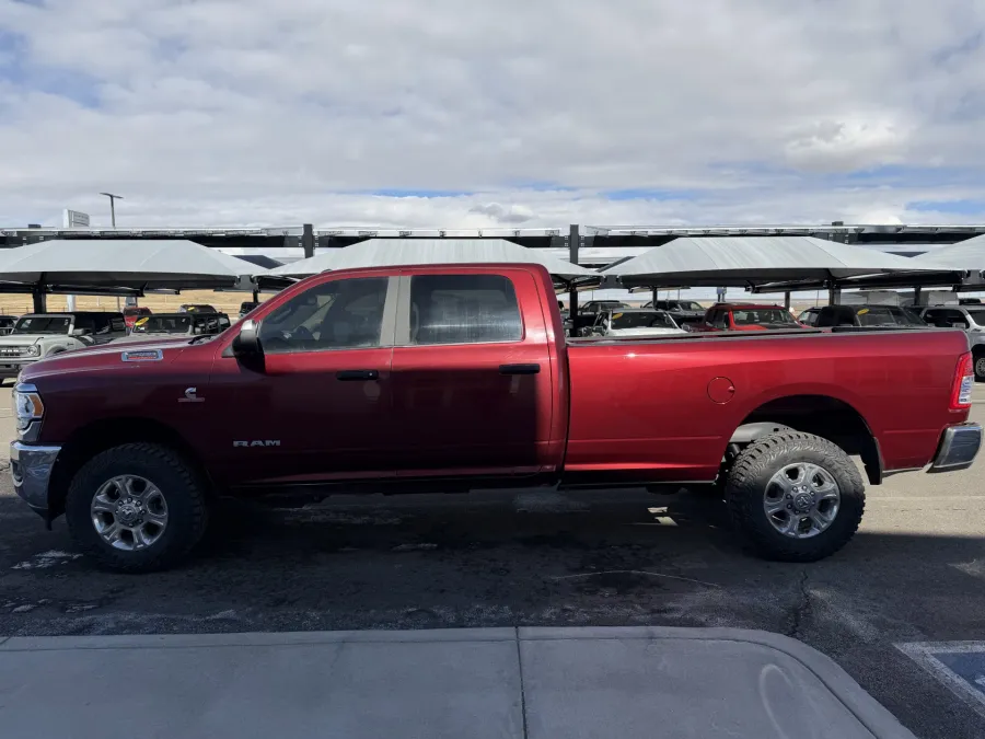 2022 RAM 2500 Big Horn | Photo 4 of 17