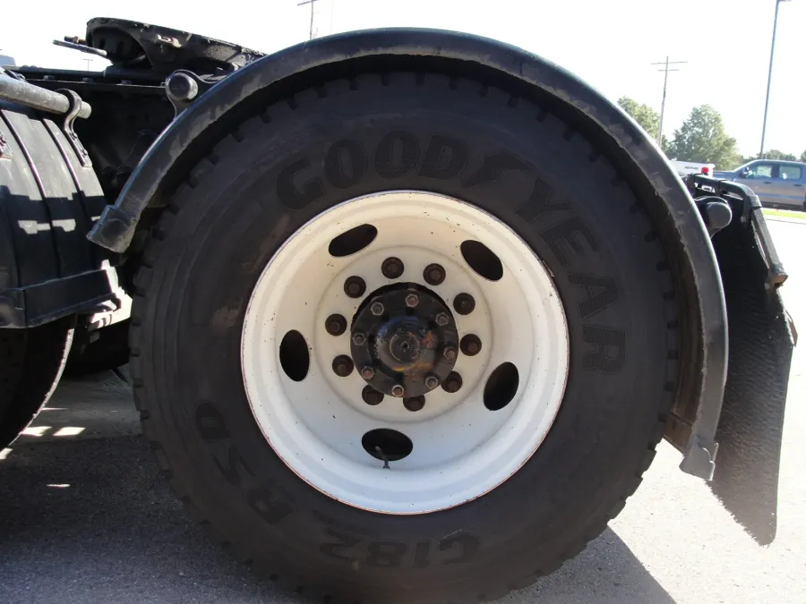 2020 Freightliner Cascadia 126 | Photo 15 of 16