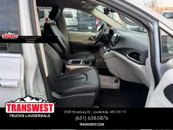 2024 Chrysler Pacifica Touring L | Thumbnail Photo 21 of 24