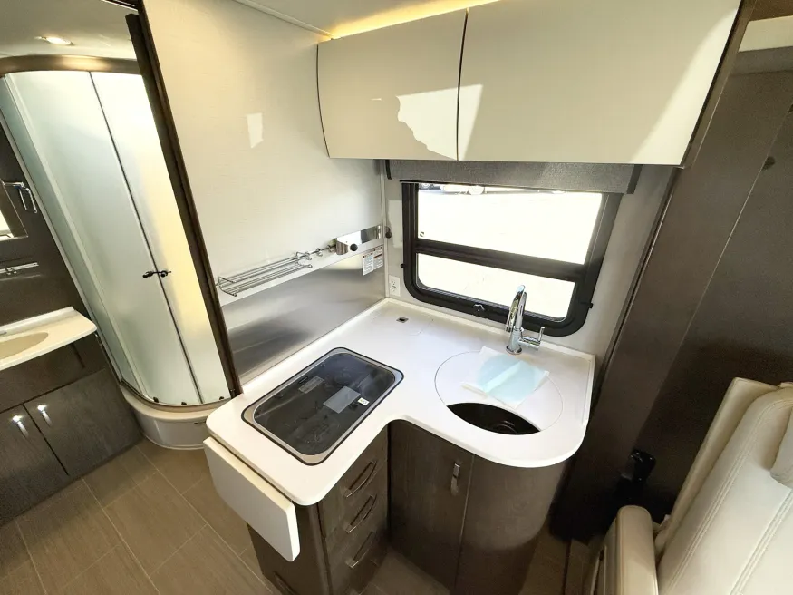 2018 Leisure Travel Van Unity 24MB | Photo 9 of 19