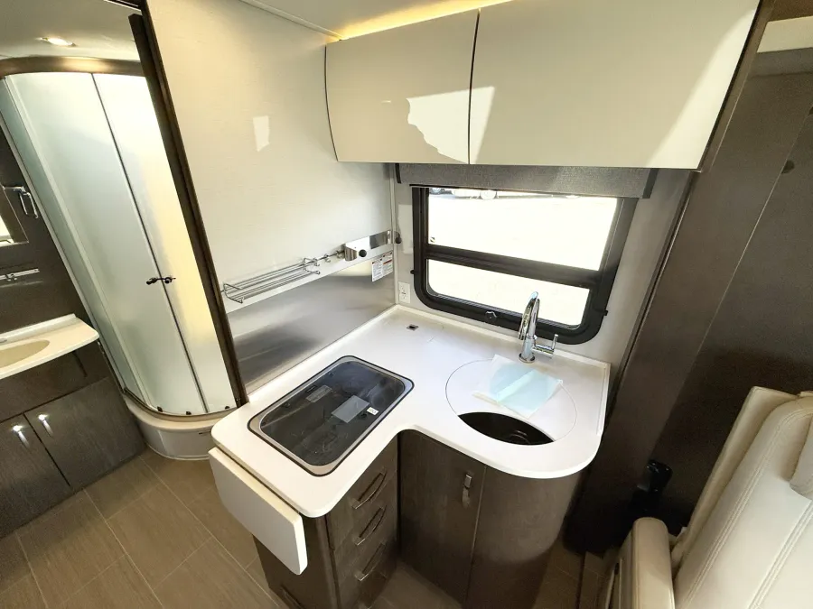 2018 Leisure Travel Van Unity 24MB | Photo 9 of 19