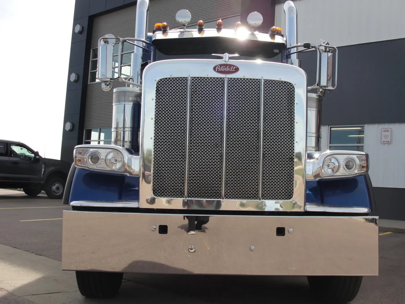 2022 Peterbilt 389 | Photo 5 of 16