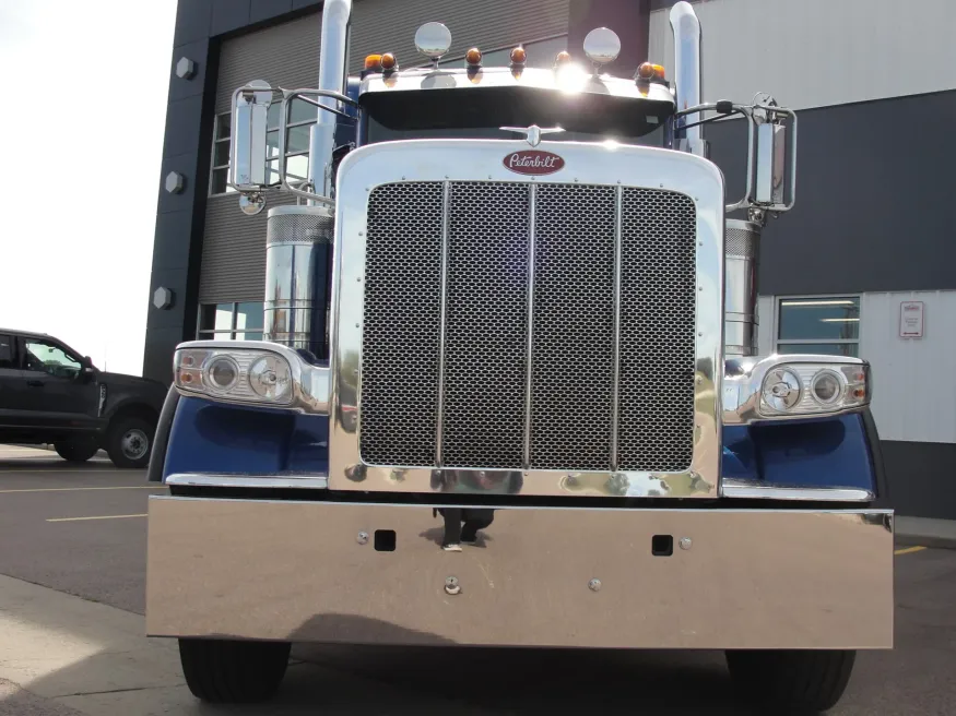 2022 Peterbilt 389 | Photo 5 of 16