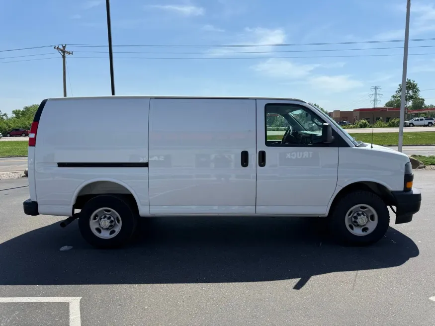 2025 Chevrolet Express 2500 Work Van | Photo 14 of 21