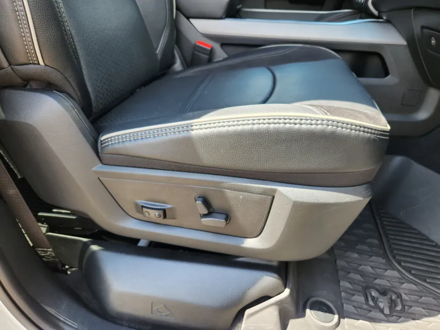 2024 RAM 3500 Laramie | Photo 19 of 33