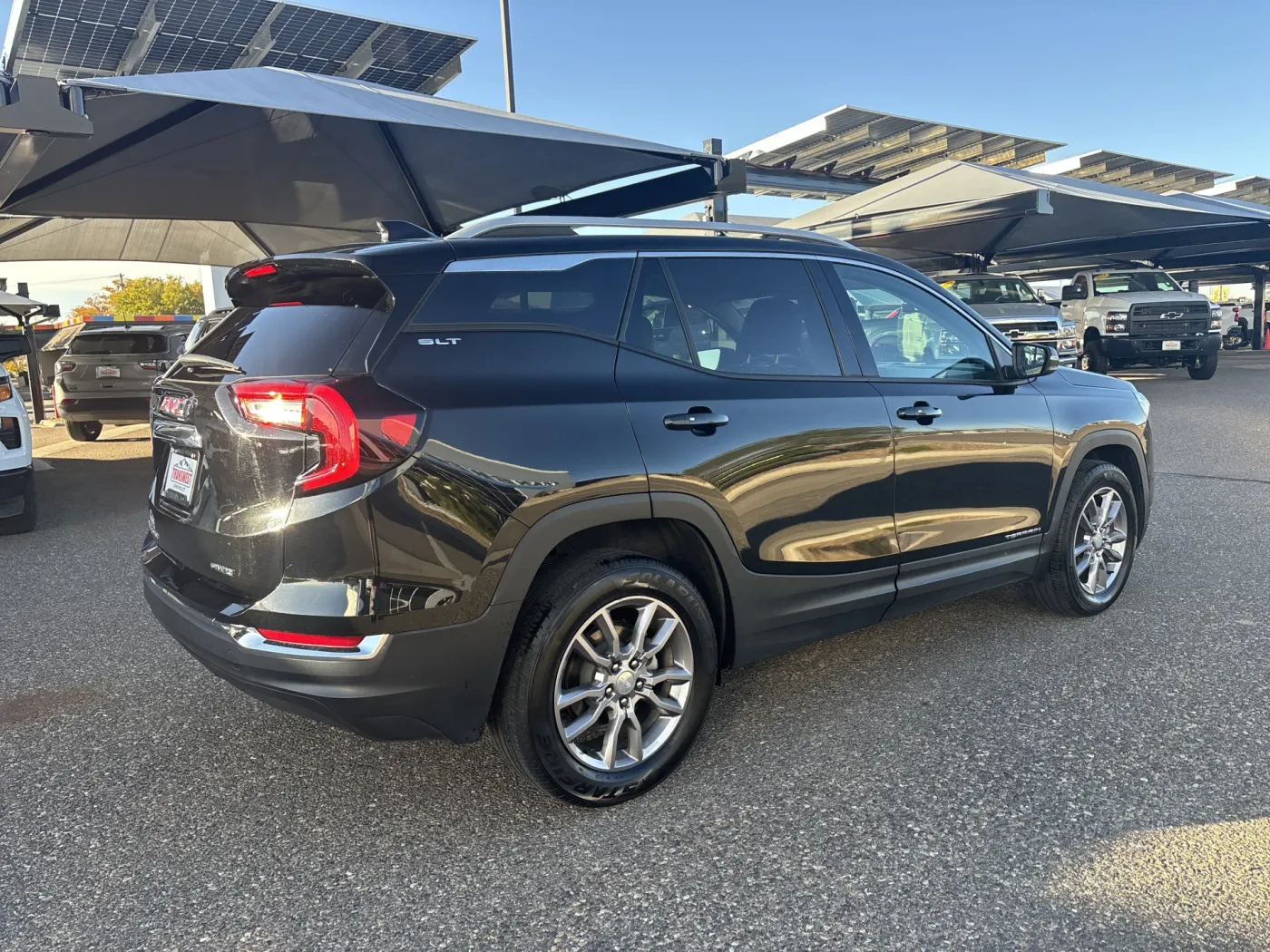 2024 GMC Terrain SLT | Photo 4 of 21