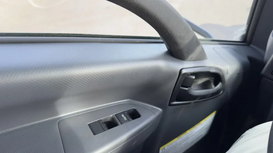 2024 Isuzu NRR | Photo 12 of 15