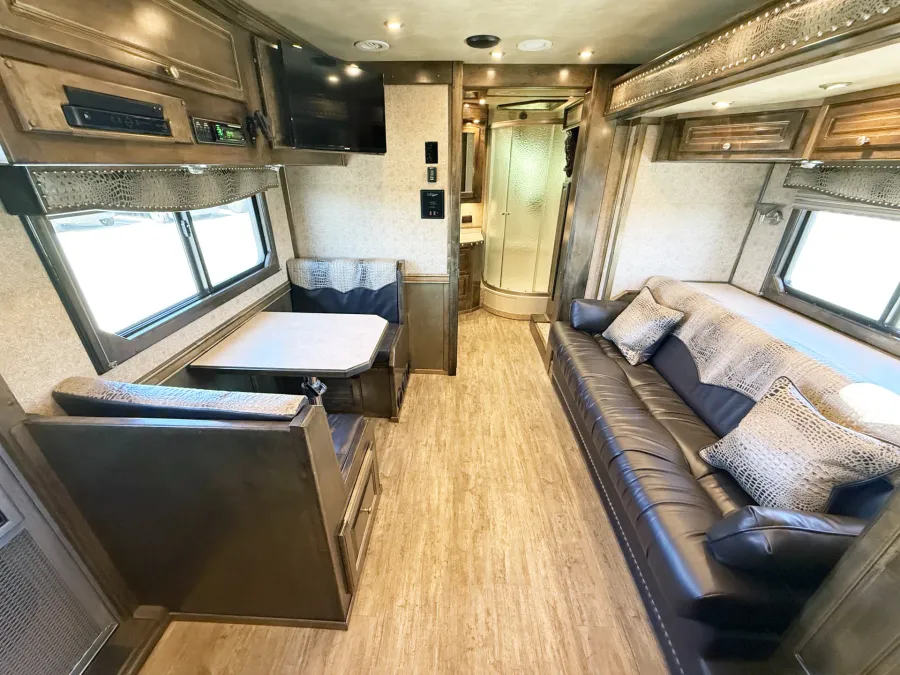 2017 Cimarron Norstar 4HLQ LQ | Photo 4 of 30