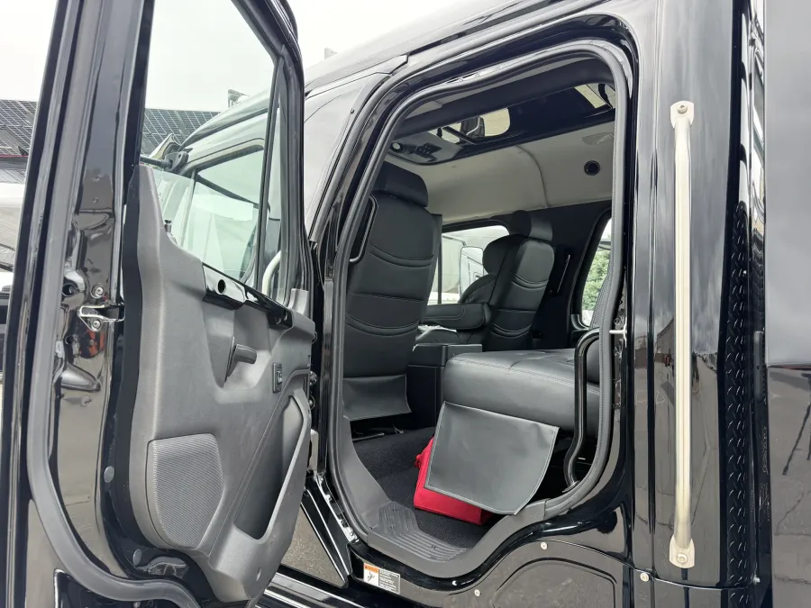 2025 Freightliner M2 106 Plus Summit Hauler | Photo 9 of 22