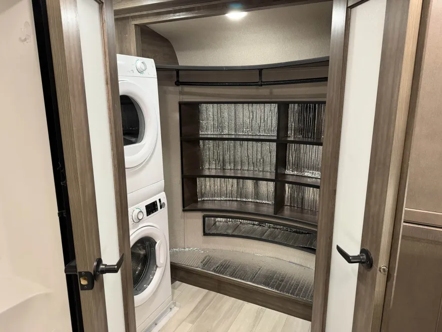 2022 Grand Design Solitude 373FB R | Photo 17 of 18