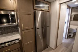 2026 Renegade Valencia 36SB | Thumbnail Photo 17 of 19